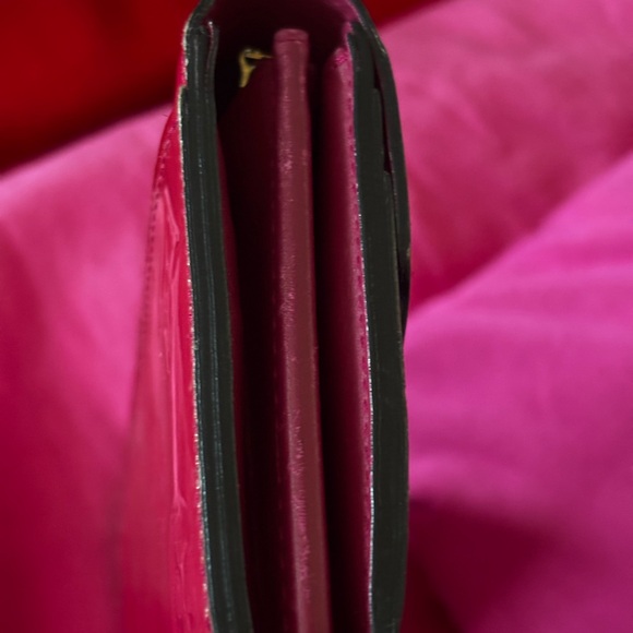 Louis Vuitton Vernis Embossed Wallet - Picture 9 of 9